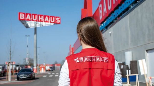 una empleada de Bauhaus