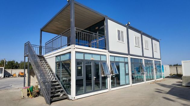 La casa prefabricada de dos plantas que vende Amazon por menos de 14.000 euros: plegable, personalizable y con hasta 6 habitaciones