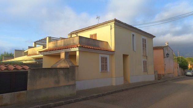 Fachada de una vivienda en venta de CaixaBank