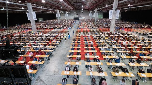 personas realizando una prueba de acceso