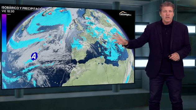 Mario Picazo, explicando la situación.