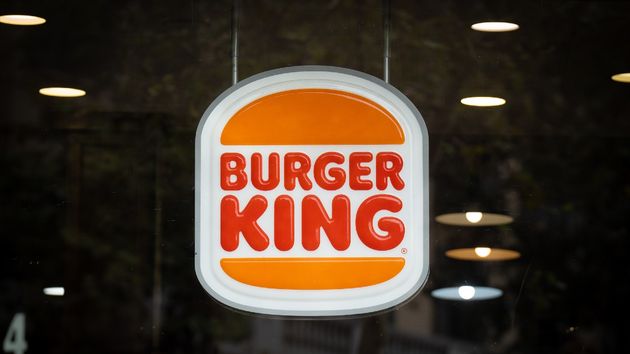 Un cartel de burger king