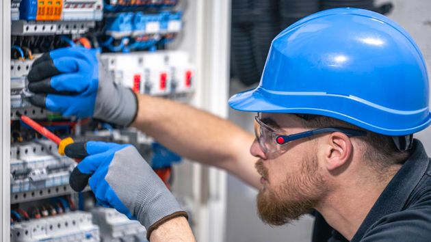 Imagen ilustrativa de un electricista.