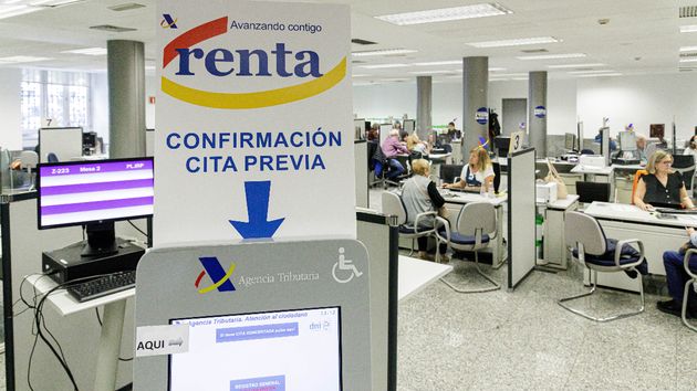 Oficina de la Agencia Tributaria en plena campaña de la Renta