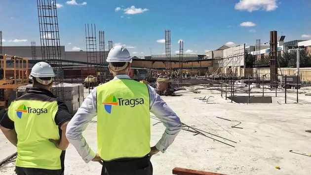 unos trabajadores de Tragsa