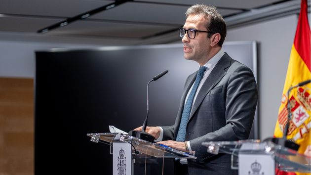 El ministro de Economía, Carlos Cuerpo, hablando en el atril