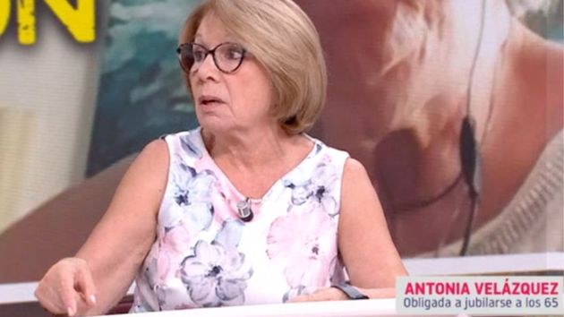 La mujer, explicando su situación.