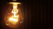 Una bombilla encendida