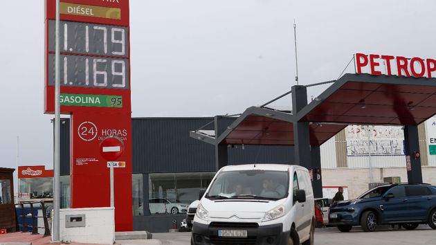 Un vehículo en las inmediaciones de la gasolinera Petroprix