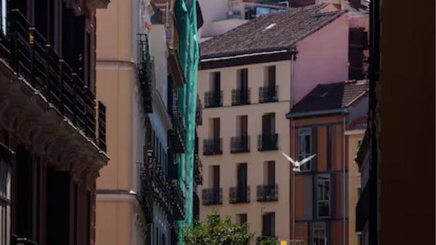 Fachada del edificio que se ha derrumbado, en la zona de Óper