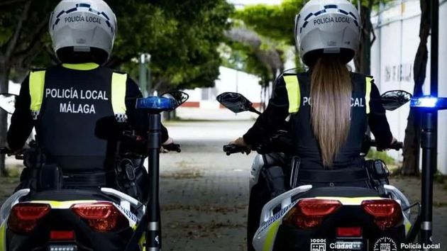 Dos agentes de la Policía Local de Málaga