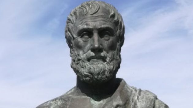 Escultura del filósofo.