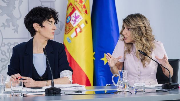 La ministra portavoz, Elma Saiz, y la ministra de Trabajo y Economía Social, Yolanda Díaz