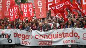 Pepe Álvarez y Unai Sordo, secretarios generales de UGT y CCOO, en la manifestación de 2025