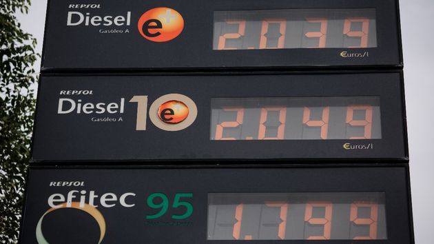 Precio de la gasolina y diesel en una estación de servicio