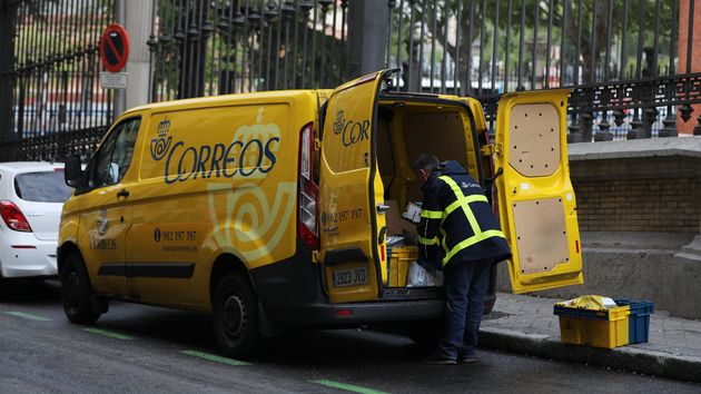 Correos le deniega cambiar de turno para cuidar de su hija con ideas suicidas y la justicia se lo concede con una indemnización de 3.500 euros
