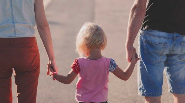 Ya está en vigor: La ayuda de hasta 8.500 euros para familias con hijos que puedes pedir si cumples este requisito clave
