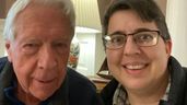 El anciano con una de sus inquilinas