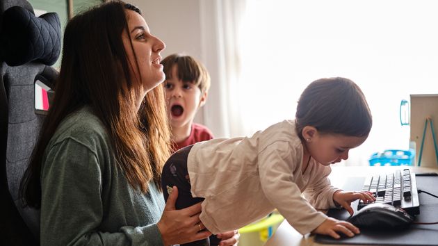 Ya está en vigor: la ayuda de 350 euros al mes para trabajadores con hijos que se incrementa un 25% cumpliendo sólo un requisito