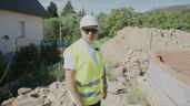 el albañil en una de las obras