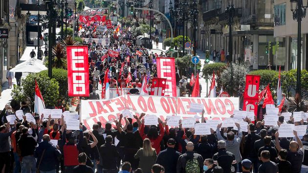 Varias personas participan en una concentración