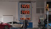 Panel de precios de una gasolinera 