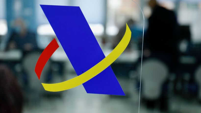 Hacienda pierde otra batalla por la exención de trabajos en el extranjero: tendrá que anular una reclamación de 11.665 euros a un trabajador 