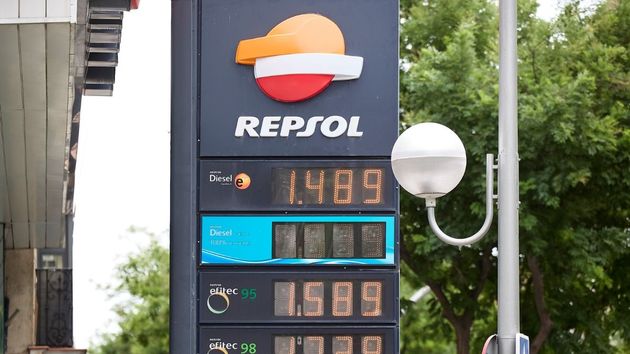 Cartel con los precios de la gasolina y diésel