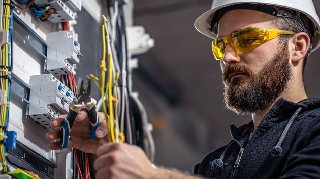 Imagen ilustrativa de un electricista