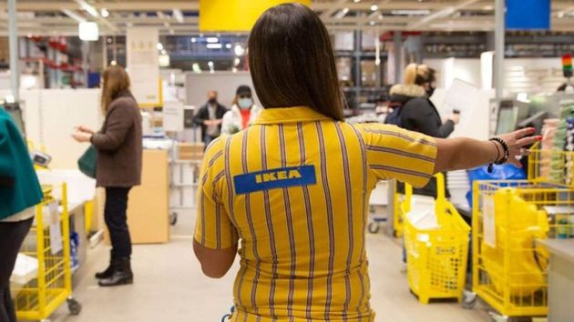 Una trabajadora de Ikea