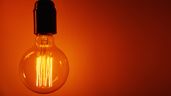 Bombilla encendida precio de la luz