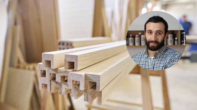 unos tablones de madera y una imagen de Fermin Lorda