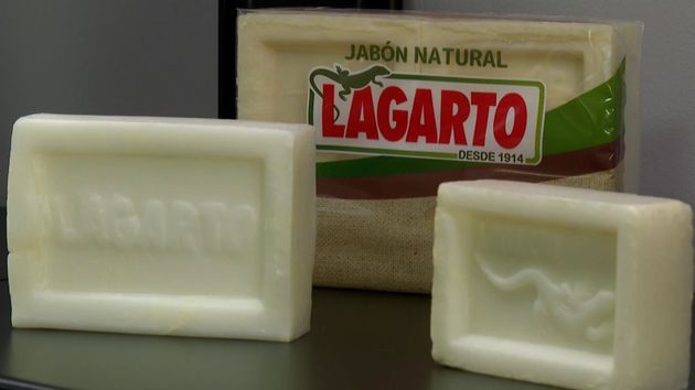Varias pastillas de jabón Lagarto