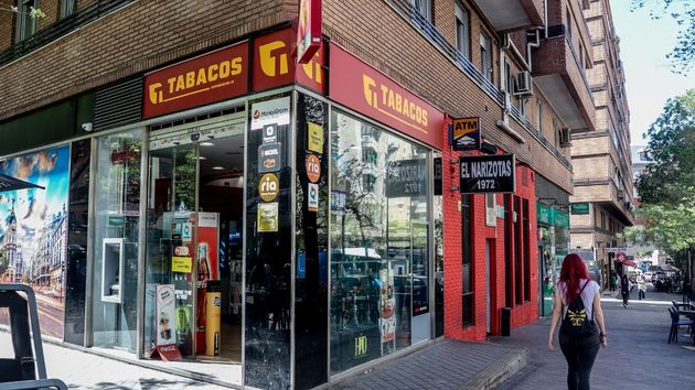 La fachada de un estanco