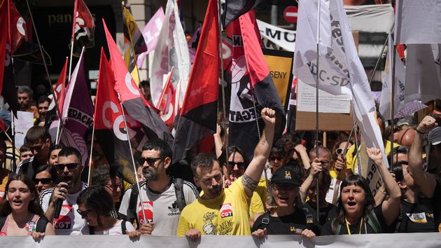 Un grupo de personas manifestándose 