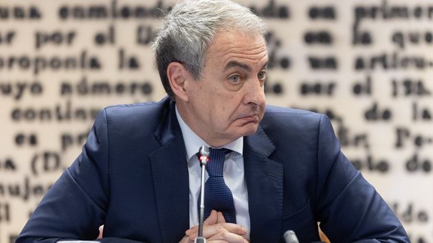 José Luis Rodríguez Zapatero gesticula en el Senado