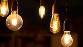 unas bombillas encendidas