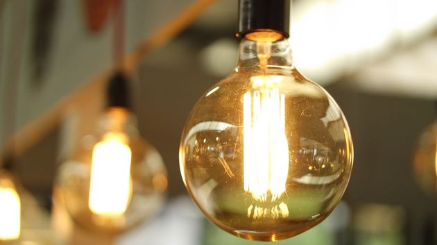 Precio de la luz, bombilla encendida