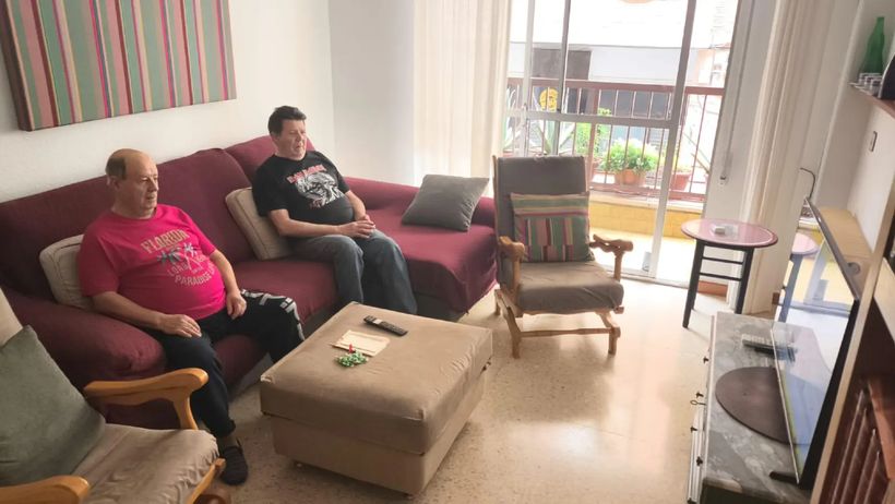 Dos jubilados de 70 años tienen que compartir piso para sobrevivir porque solo cobran 600 euros de pensión