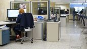 Una empleada pública durante su jornada laboral