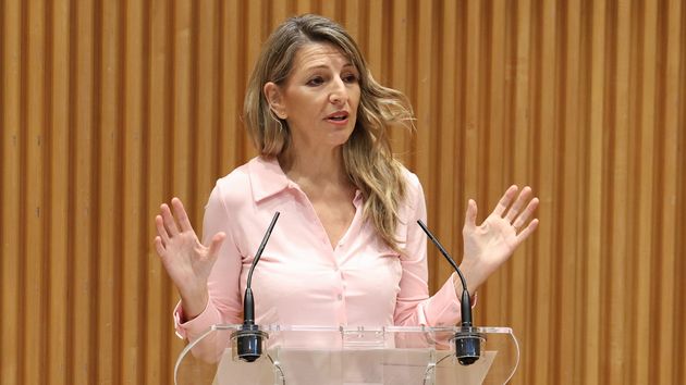 Yolanda Díaz abriendo las manos