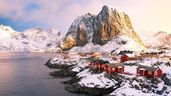 Imagen de una pequeña aldea en Noruega