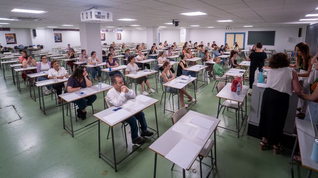 Un grupo aleatorio de opositores en un examen