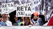 Varias personas en una manifestación convocada por la pasarela al RETA
