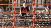 Operarios de construcción trabajando