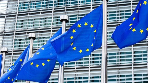 Banderas de Europa en la sede de Bruselas