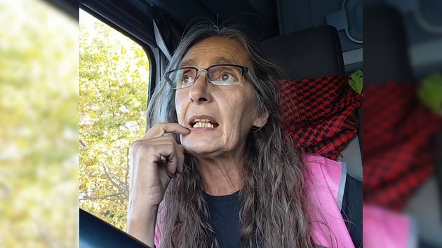Begoña camionera en su camión