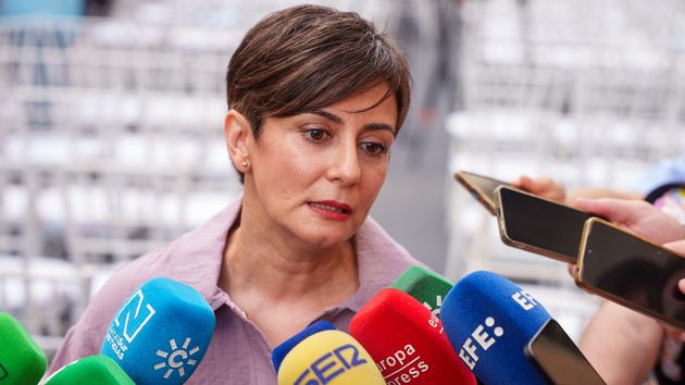 Isabel Rodríguez atendiendo a los medios de comunicación