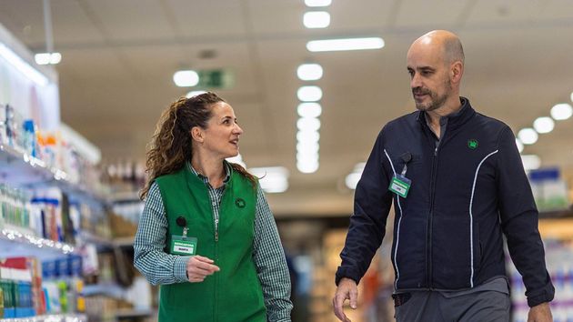 Dos trabajadores aleatorios de Mercadona