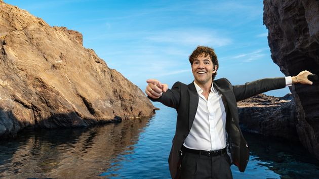 David Bisbal sobre la imagen de una playa